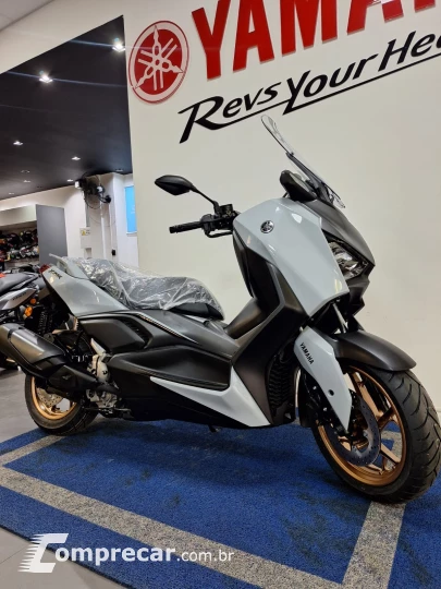 XMAX 300