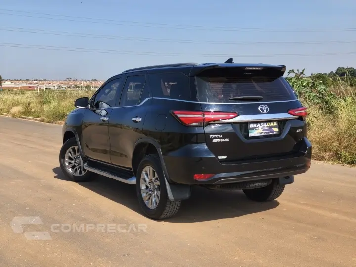 HILUX SW4 2.8 D-4D TURBO DIESEL SRX 4X4 AUTOMÁTICO