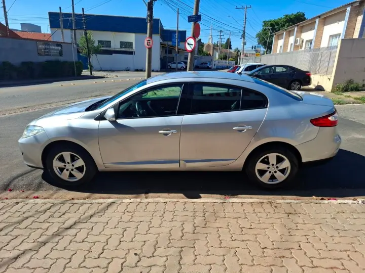 Fluence 2.0 Dynamique 16V Flex 4P Manual