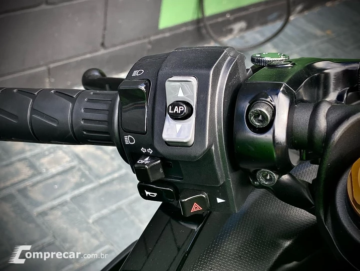 NINJA ZX-4R