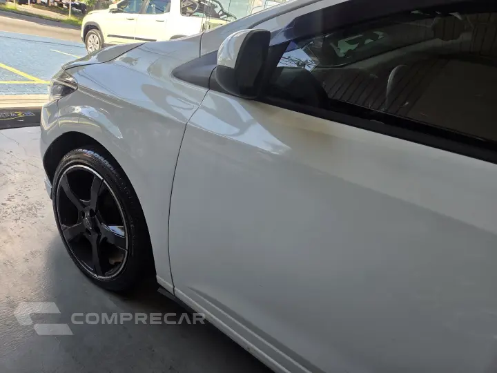 PRISMA 1.4 MPFI LT 8V FLEX 4P MANUAL