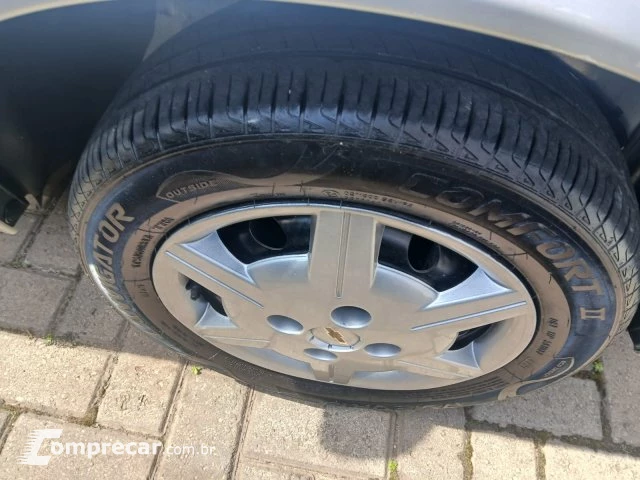 CLASSIC - 1.0 MPFI LS 8V 4P MANUAL