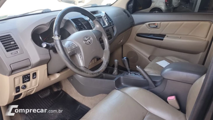Hilux SW4 3.0 16V 4P SRV 4X4 7 LUGARES TURBO DIESEL AUTOMÁTI