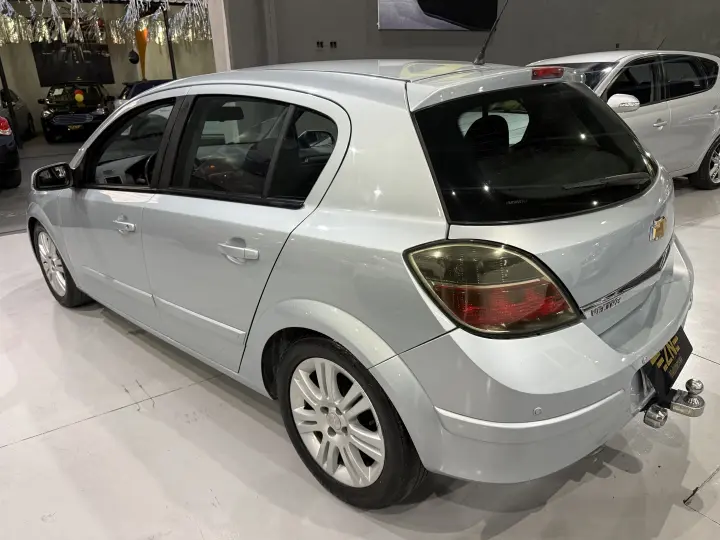 VECTRA 2.0 MPFI GT HATCH 8V FLEX 4P MANUAL