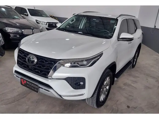 HILUX SW4 - 2.8 D-4D TURBO SRX 4X4 AUTOMÁTICO