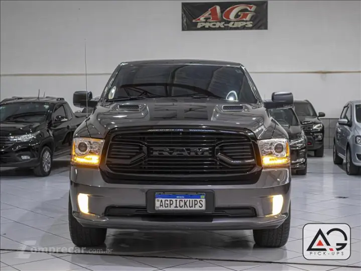 CLASSIC 5.7 V8 Laramie Night Edition CD 4X4