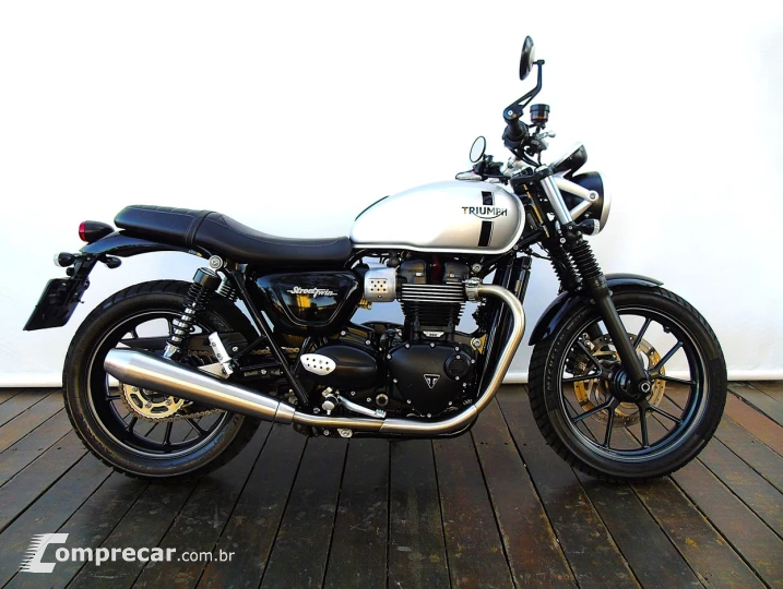 TRIUMPH STREET TWIN