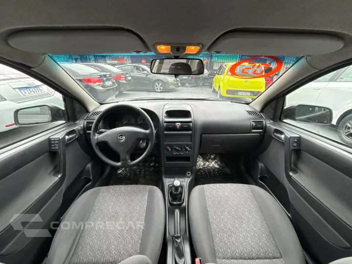 ASTRA 1.8 MPFI Comfort Sedan 8V