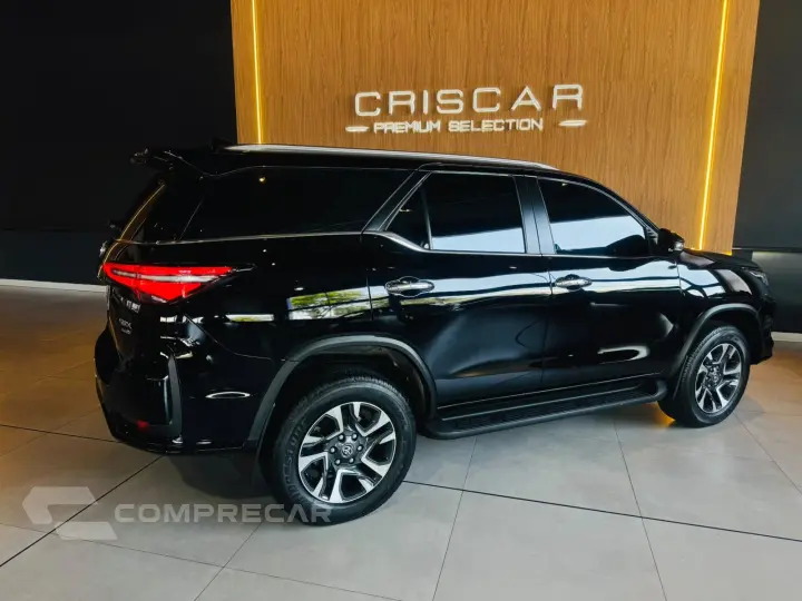 HILUX SW4 2.8 D-4D TURBO DIESEL SRX PLATINUM 7L 4X4 AUTOMÁTI