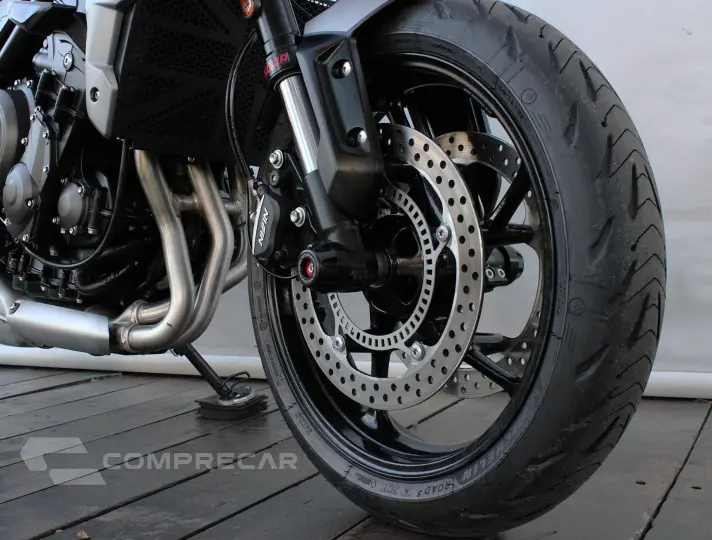 TRIUMPH TRIDENT 660