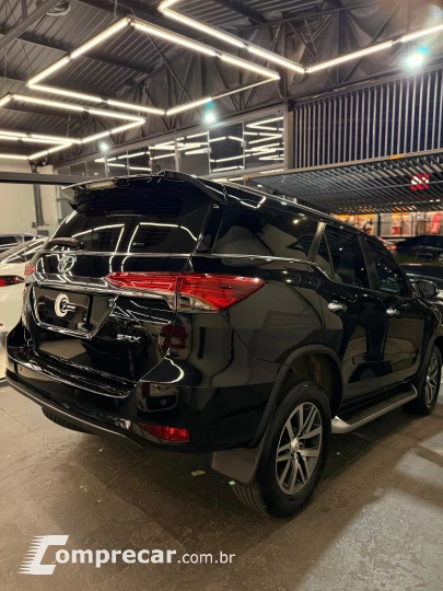 HILUX SW4 2.8 D-4d Turbo SRX 7L 4X4