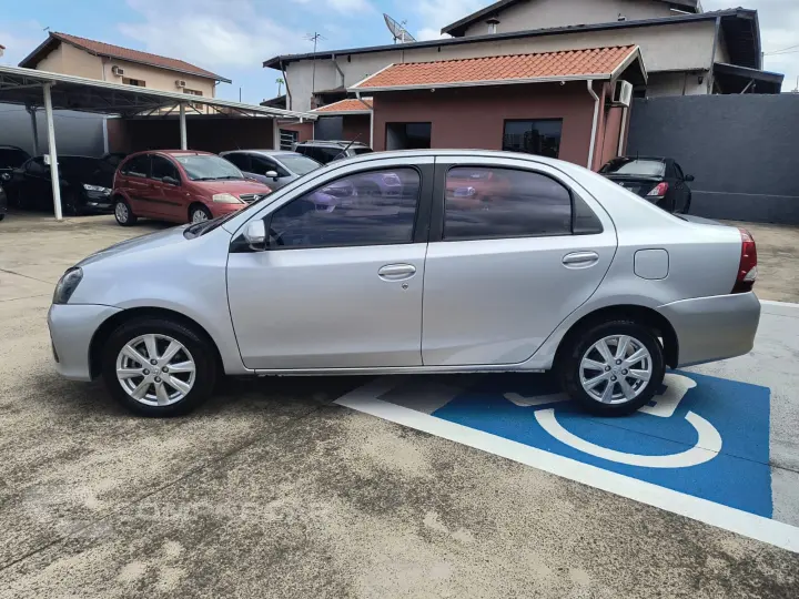 ETIOS 1.5 X Plus Sedan 16V