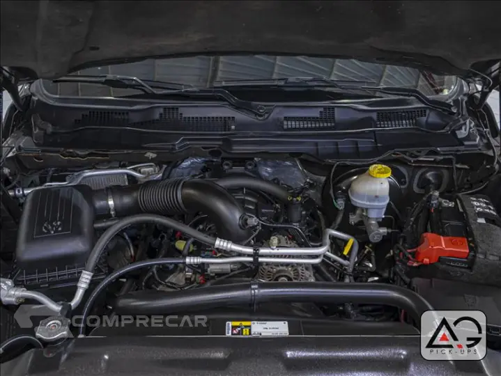 CLASSIC 5.7 V8 Laramie Night Edition CD 4X4