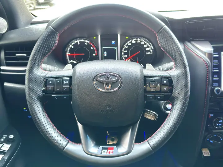 HILUX SW4 2.8 D-4D TURBO DIESEL GR-S 7L 4X4 AUTOMÁTICO