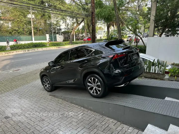 NX 200T 2.0 F-sport 4X4 16V Turbo