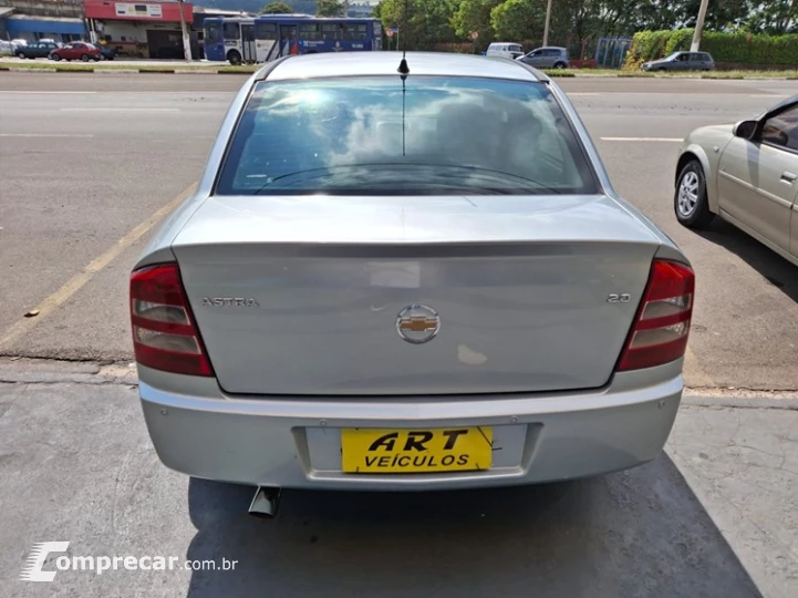 ASTRA 2.0 MPFI Advantage Sedan 8V