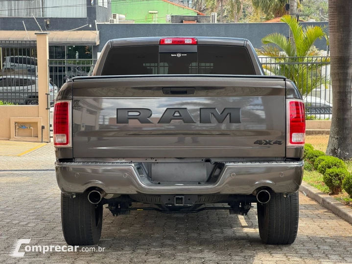 RAM 5.7 1500 Laramie 4X4 CD V8