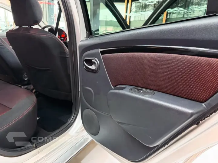 SANDERO 1.6 SL STEPWAY RIP CURL 16V FLEX 4P MANUAL