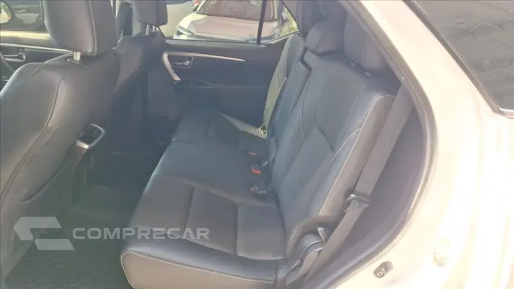 HILUX SW4 2.8 D-4D TURBO DIESEL SRX PLATINUM 7L 4