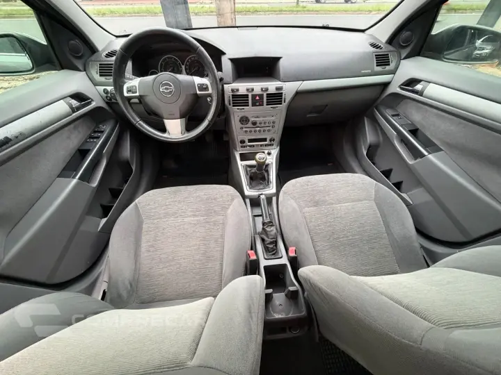VECTRA 2.0 MPFI ELEGANCE 8V 140CV FLEX 4P MANUAL