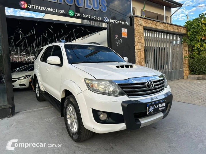 Hilux SW4 SRV D4-D 4x4 3.0 TDI Dies. Aut