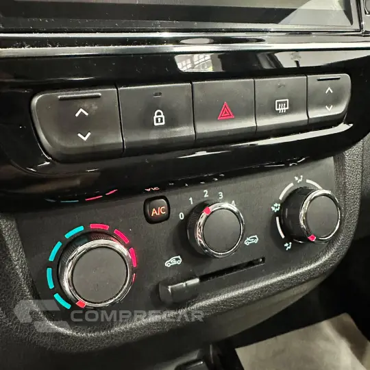 Kwid KWID Intense 1.0 Flex 12V 5p Mec.