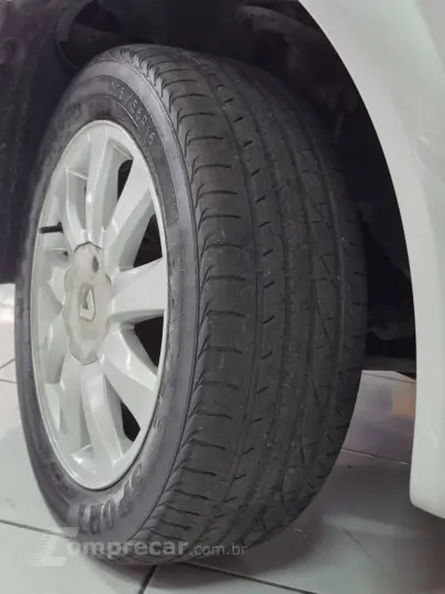 Megane Sedan Dynamique 1.6 16V (flex)