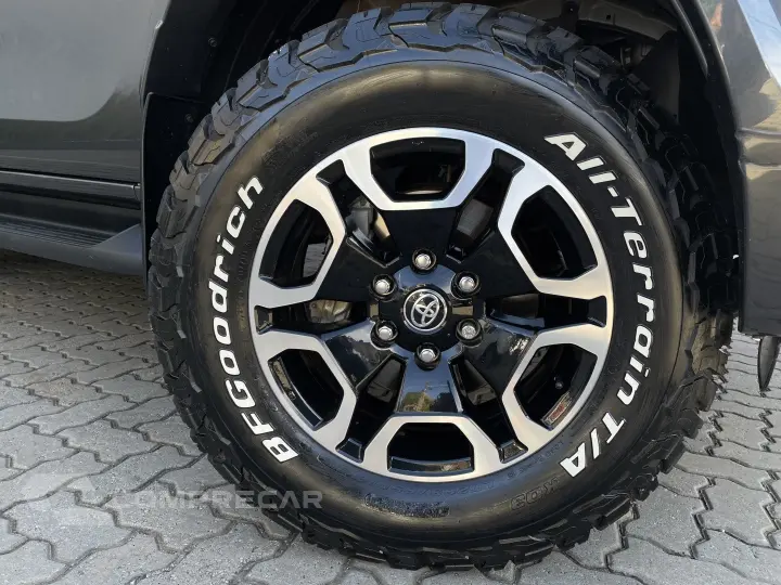 HILUX 2.8 D-4D TURBO DIESEL CD SRX PLUS 4X4 AUTOMÁTICO