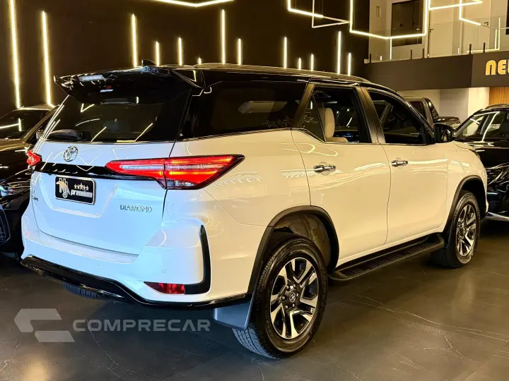 HILUX SW4 2.8 D-4D TURBO DIESEL DIAMOND 7L 4X4 AUTOMÁTICO