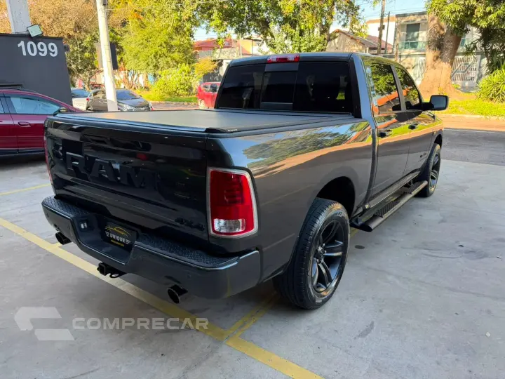 Classic 5.7 V8 Gasolina Laramie Night Edition Cd 4X4 Automát