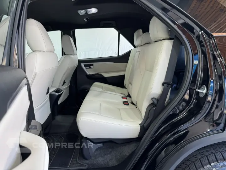 HILUX SW4 2.8 D-4d Turbo Diamond 7L 4X4