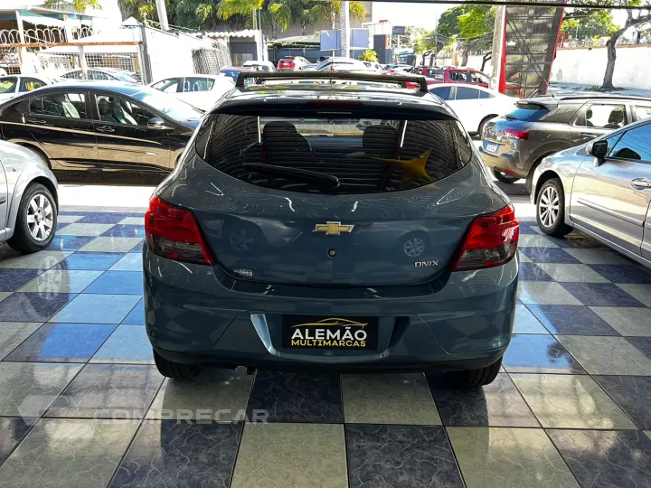 ONIX 1.0 MPFI Seleção 8V