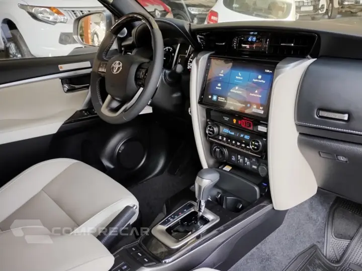 HILUX SW4 2.8 D-4D TURBO DIESEL DIAMOND 7L 4X4 AUTOMÁTICO