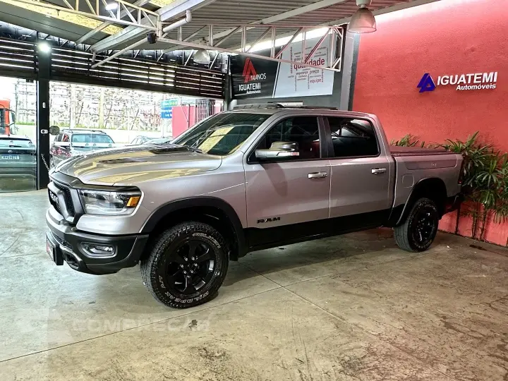 1500 5.7 V8 GASOLINA REBEL CD 4X4 AUTOMÁTICO