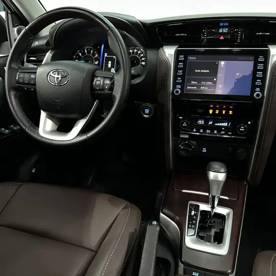 Hilux SW4 SRX 4x4 2.8 7 LUGARES TDI 16V Diesel Aut.