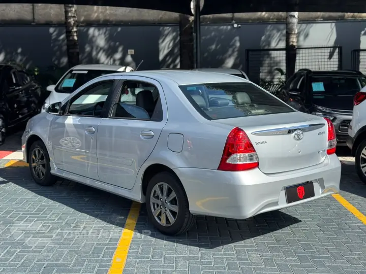 ETIOS 1.5 XLS Sedan 16V