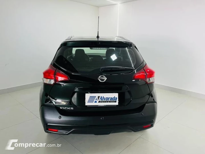 KICKS SV CVT