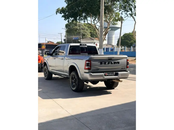 3500 6.7 I6 TURBO DIESEL LARAMIE NIGHT EDITION CD 4X4  AUTOM