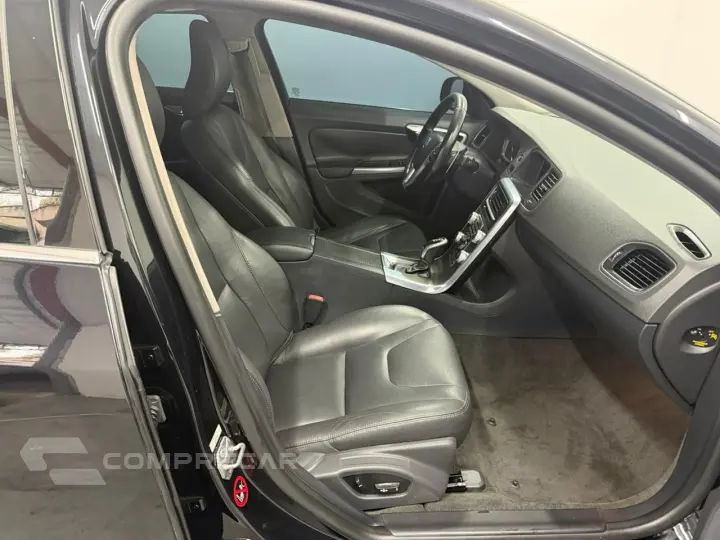 S60 T-5 MOMENTUM 2.0 245cv 4p