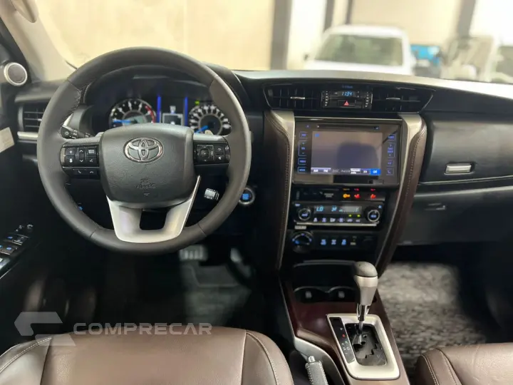 Hilux SW4 2.8 16V 4P SRX 4X4 7 LUGARES TURBO DIESEL AUTOMÁTI