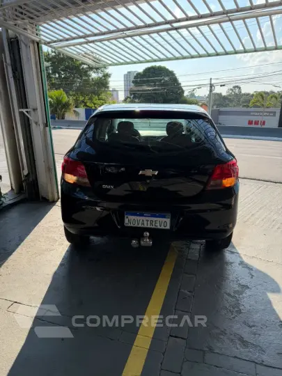 ONIX HATCH SELEÇÃO 1.0 8V Flex 5p Mec.