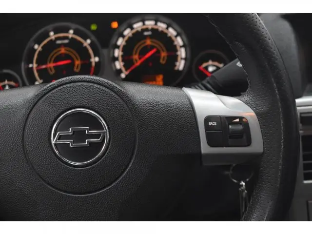 VECTRA SEDAN - 2.0 MPFI ELEGANCE 8V 4P MANUAL