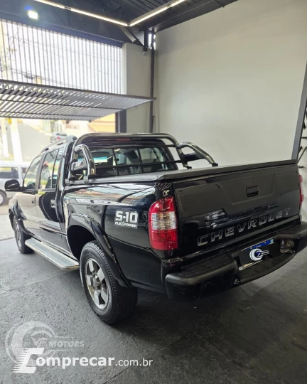 S10 2.4 MPFI Executive 4X2 CD 8V