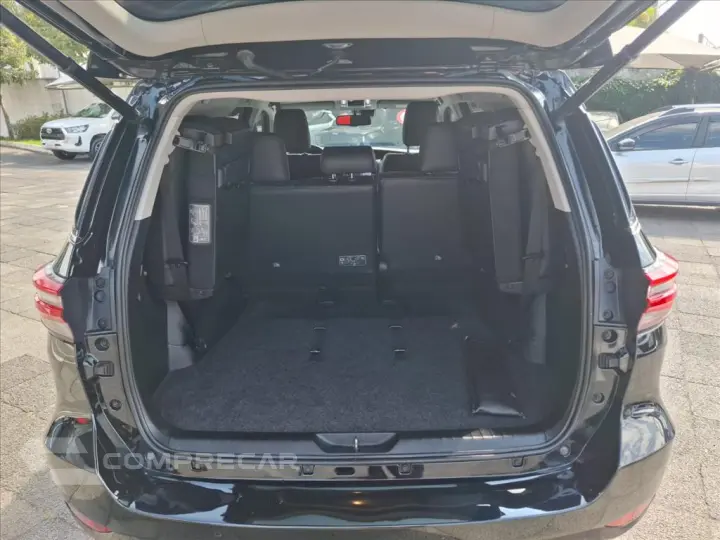 HILUX SW4 2.8 D-4D TURBO DIESEL SRX 7L 4X4 AUTOMÁ