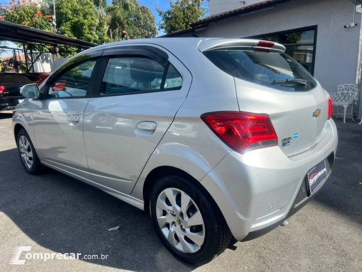 Onix Hatch 1.4 4P FLEX LT AUTOMÁTICO