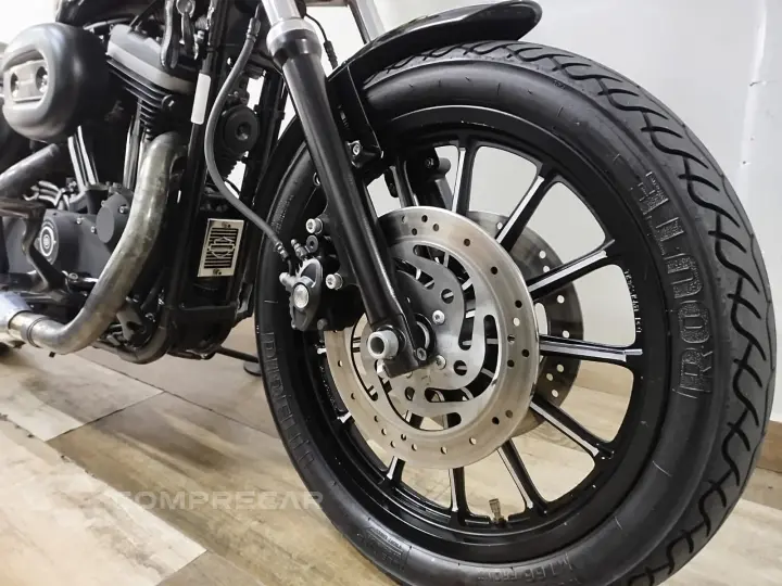 XL 883R