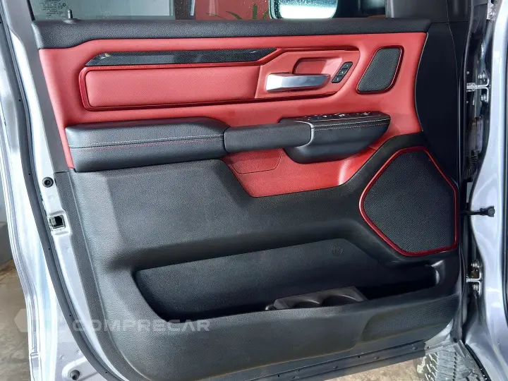 1500 5.7 V8 GASOLINA REBEL CD 4X4 AUTOMÁTICO