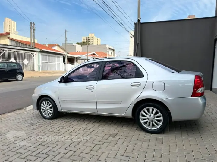 ETIOS 1.5 XLS Sedan 16V