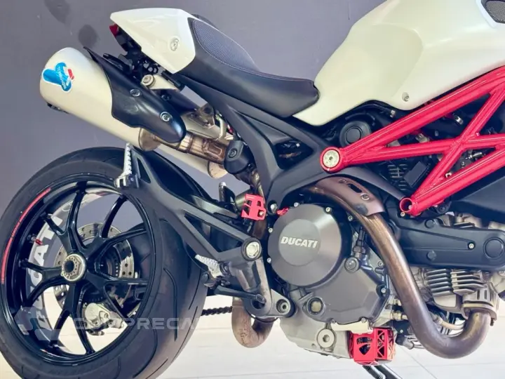MONSTER 796