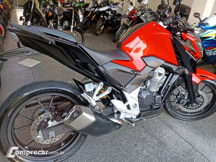 CB 300F Twister Flex